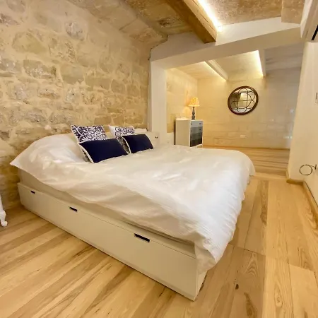 Semesterbostad Centrally Located Unique 2-bed Apt & 2.5 Bathrooms
