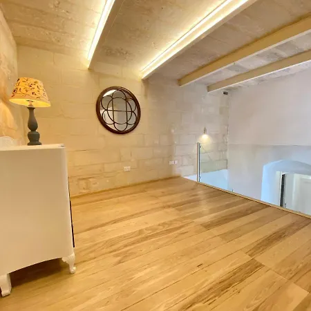Centrally Located Unique 2-bed Apt & 2.5 Bathrooms Semesterbostad Żebbuġ