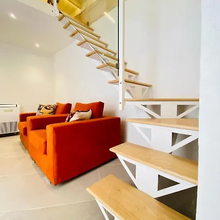 Centrally Located Unique 2-bed Apt & 2.5 Bathrooms Semesterbostad