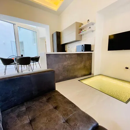 Centrally Located Unique 2-bed Apt & 2.5 Bathrooms Holiday home Zebbug (Western Region)