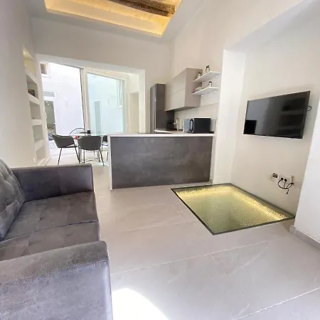 Centrally Located Unique 2-bed Apt & 2.5 Bathrooms Holiday home Zebbug (Western Region)