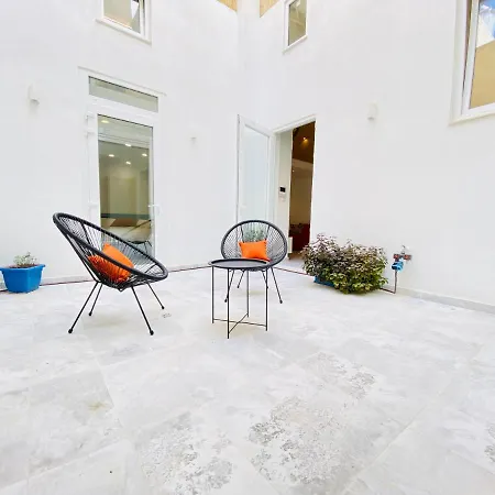 Centrally Located Unique 2-bed Apt & 2.5 Bathrooms Holiday home Zebbug (Western Region)