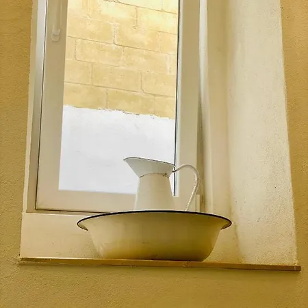 Centrally Located Unique 2-bed Apt & 2.5 Bathrooms Holiday home *